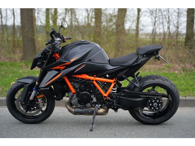 ktm - 1390-super-duke-r-evo