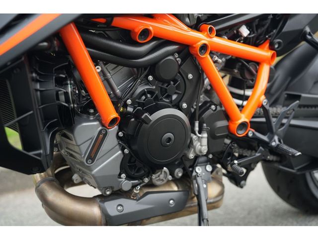 ktm - 1390-super-duke-r-evo