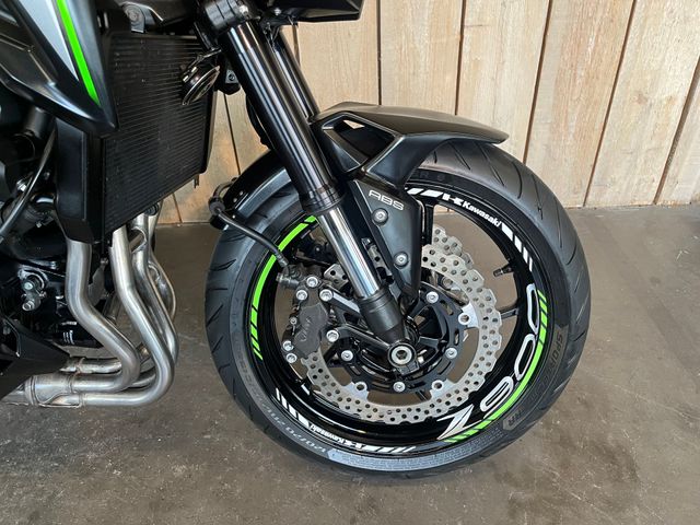 kawasaki - z900