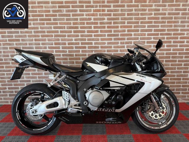 honda - cbr-1000-rr-fireblade