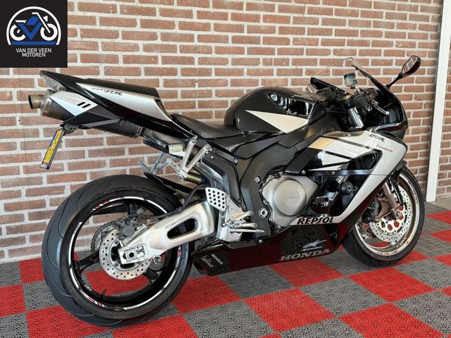 honda - cbr-1000-rr-fireblade