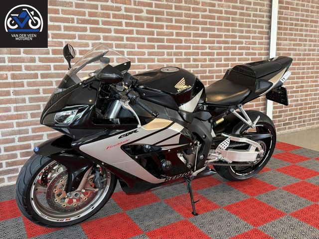 honda - cbr-1000-rr-fireblade