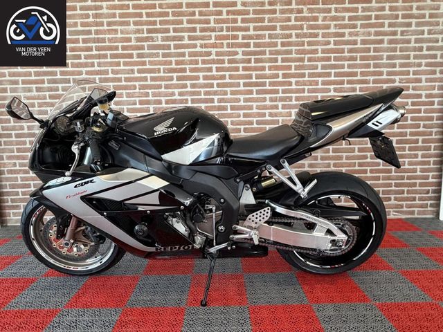 honda - cbr-1000-rr-fireblade