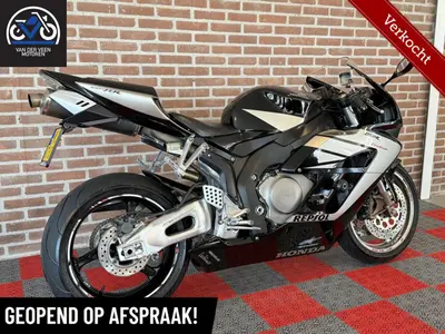 HONDA CBR 1000 RR FIREBLADE – foto 3