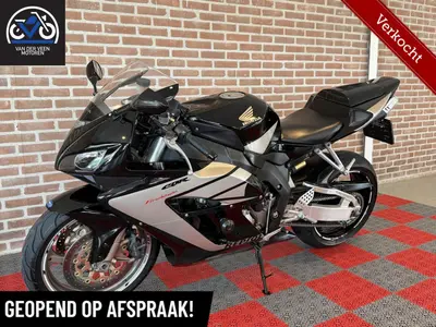 HONDA CBR 1000 RR FIREBLADE – foto 4