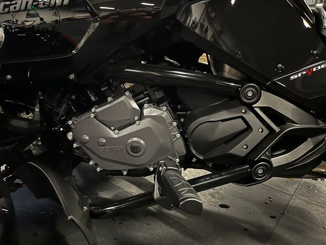 can-am - spyder-f3