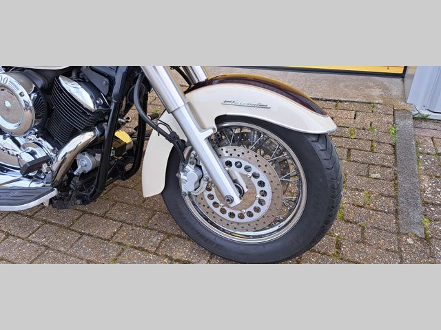 yamaha - xvs-1100-a-dragstar-classic