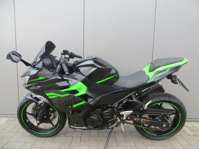 kawasaki - ninja-400