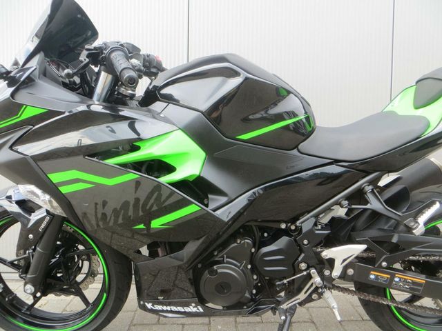 kawasaki - ninja-400