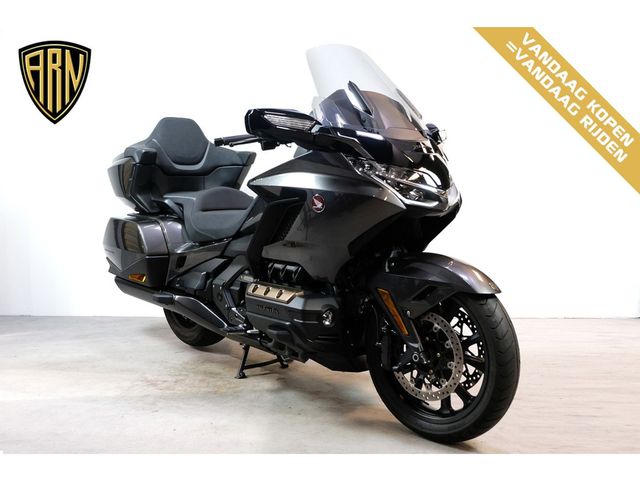 honda - gl-1800-goldwing-touring-deluxe