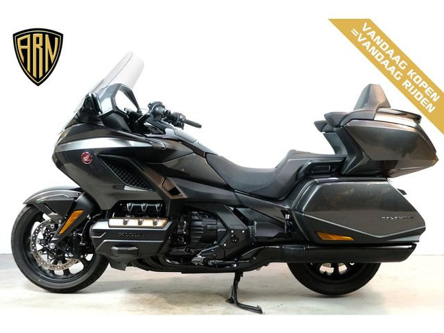 honda - gl-1800-goldwing-touring-deluxe