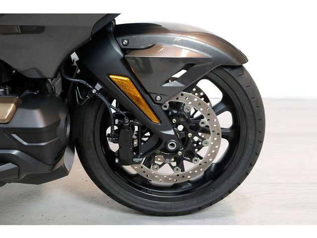 honda - gl-1800-goldwing-touring-deluxe