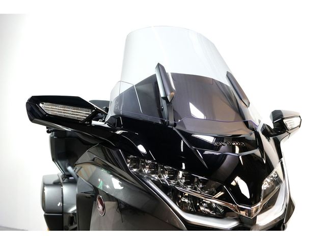 honda - gl-1800-goldwing-touring-deluxe