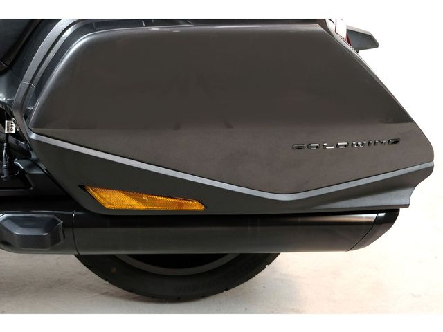honda - gl-1800-goldwing-touring-deluxe