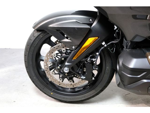 honda - gl-1800-goldwing-touring-deluxe