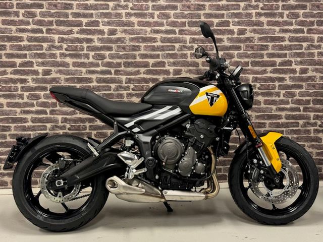 triumph - trident-660