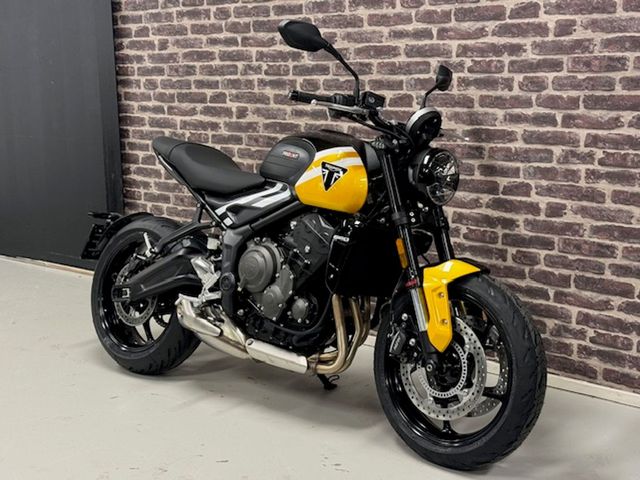 triumph - trident-660