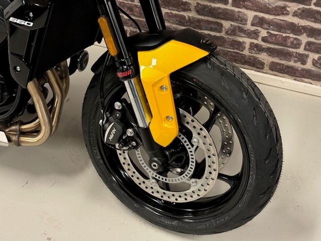 triumph - trident-660