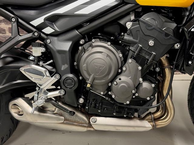 triumph - trident-660