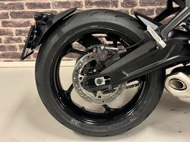triumph - trident-660
