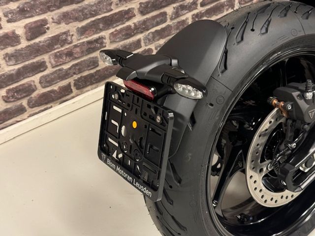 triumph - trident-660