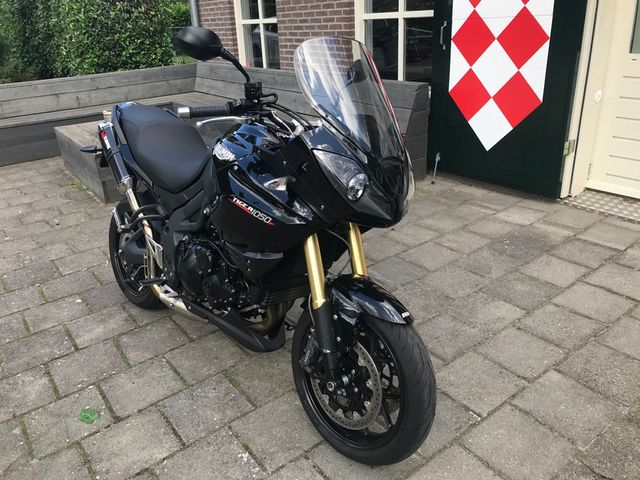 triumph - tiger-1050