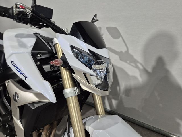 suzuki - gsr-750