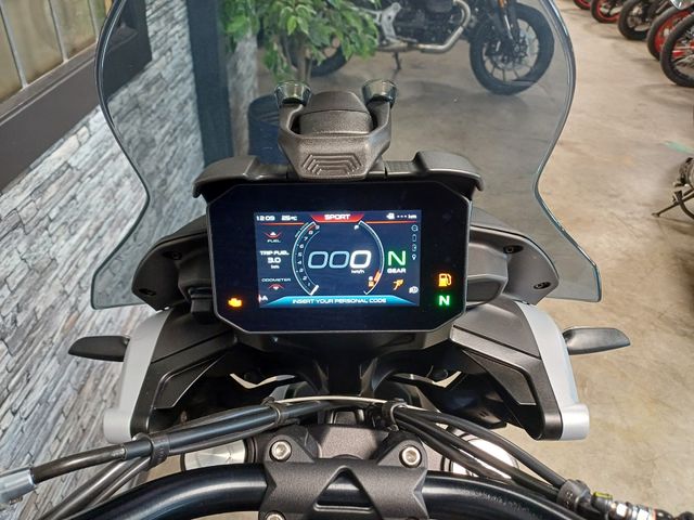 moto-guzzi - v-85-strada