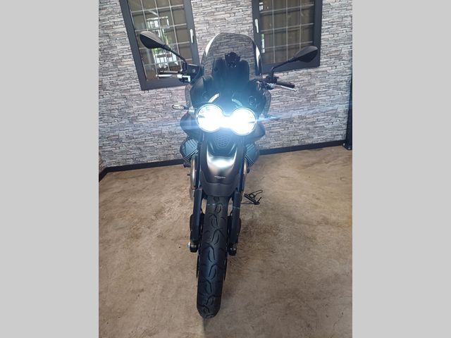 moto-guzzi - v-85-strada