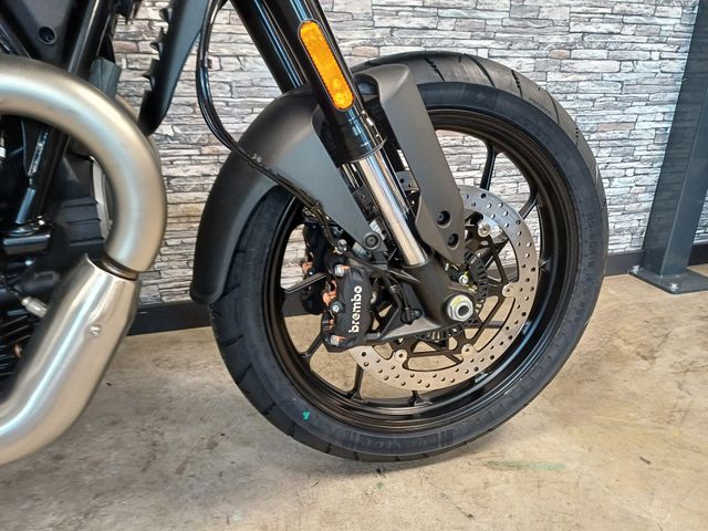 moto-guzzi - v-85-strada