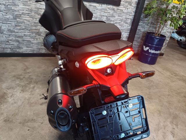 moto-guzzi - v-85-strada