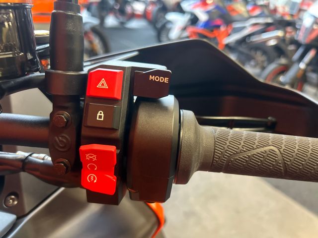 ktm - 1390-super-adventure-s