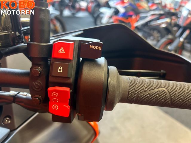 ktm - 1390-super-adventure-s