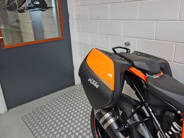 ktm - 1290-super-duke-gt
