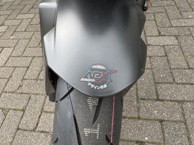 suzuki - gsx-8s