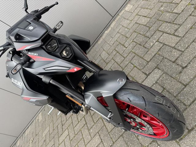 suzuki - gsx-8s