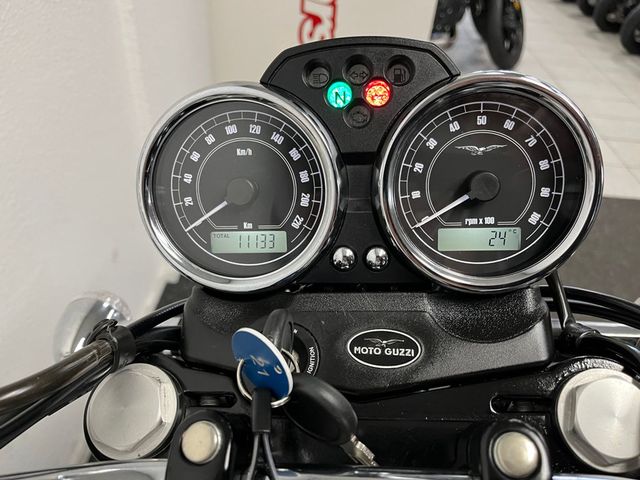 moto-guzzi - v-7-classic
