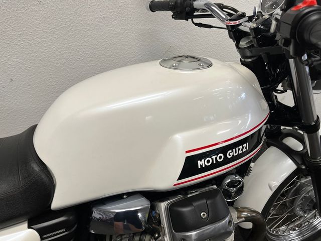 moto-guzzi - v-7-classic