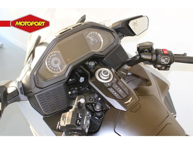 honda - gl-1800-goldwing-bagger