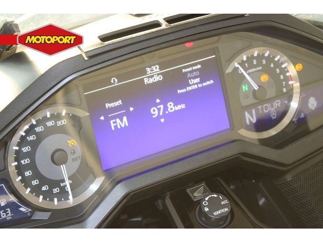 honda - gl-1800-goldwing-bagger