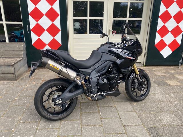 triumph - tiger-1050
