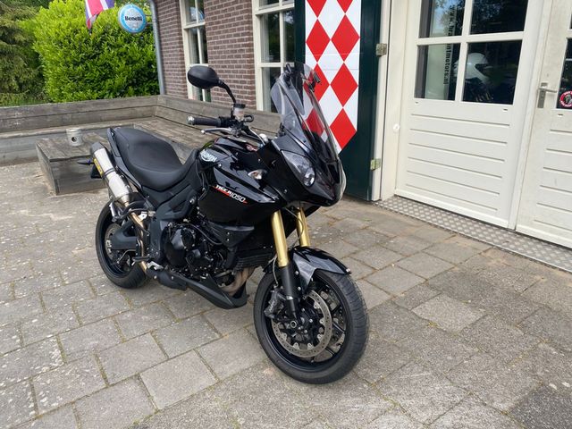 triumph - tiger-1050