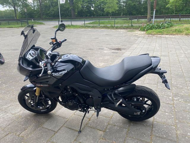 triumph - tiger-1050