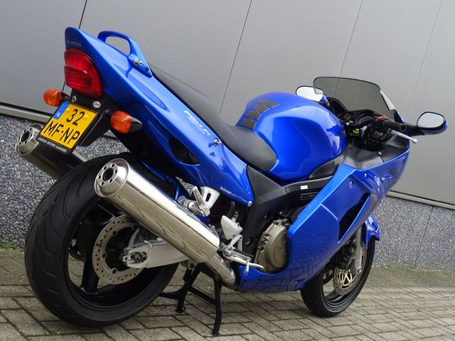 honda - cbr-1100--xx-super-blackbird