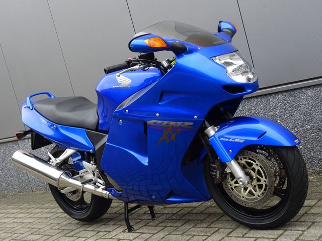 honda - cbr-1100--xx-super-blackbird