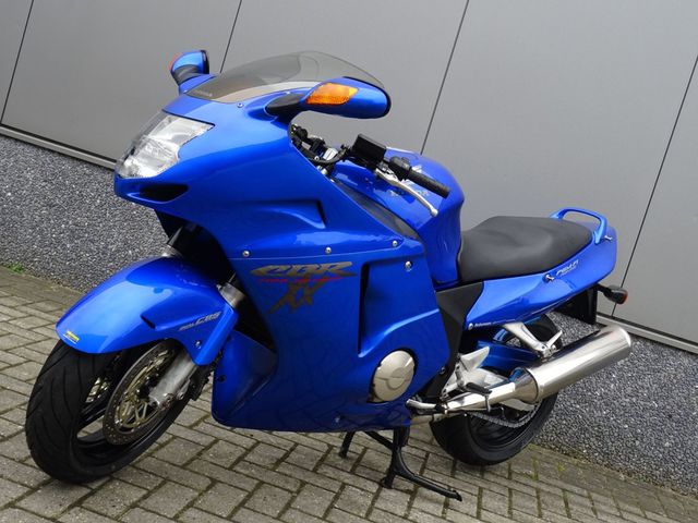 honda - cbr-1100--xx-super-blackbird