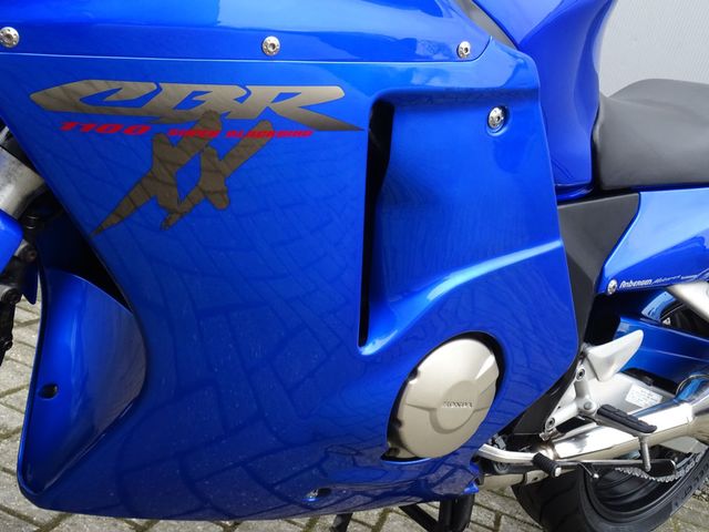 honda - cbr-1100--xx-super-blackbird