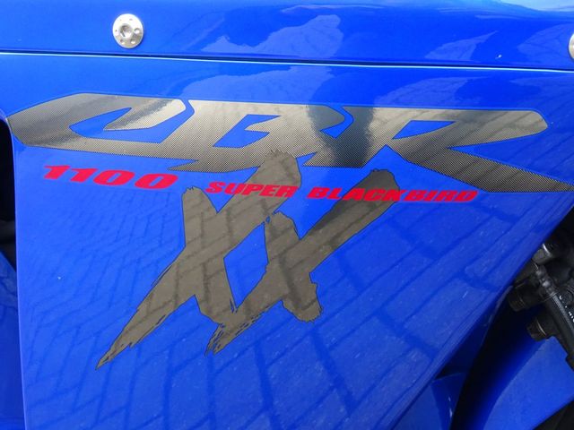 honda - cbr-1100--xx-super-blackbird