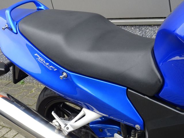 honda - cbr-1100--xx-super-blackbird