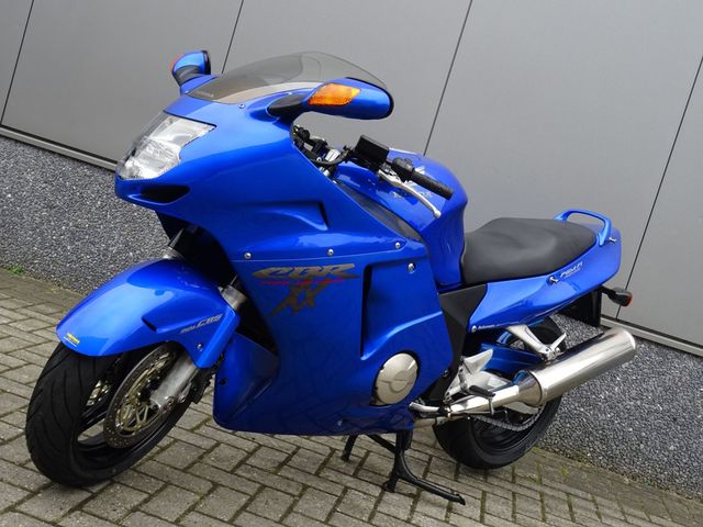 honda - cbr-1100--xx-super-blackbird